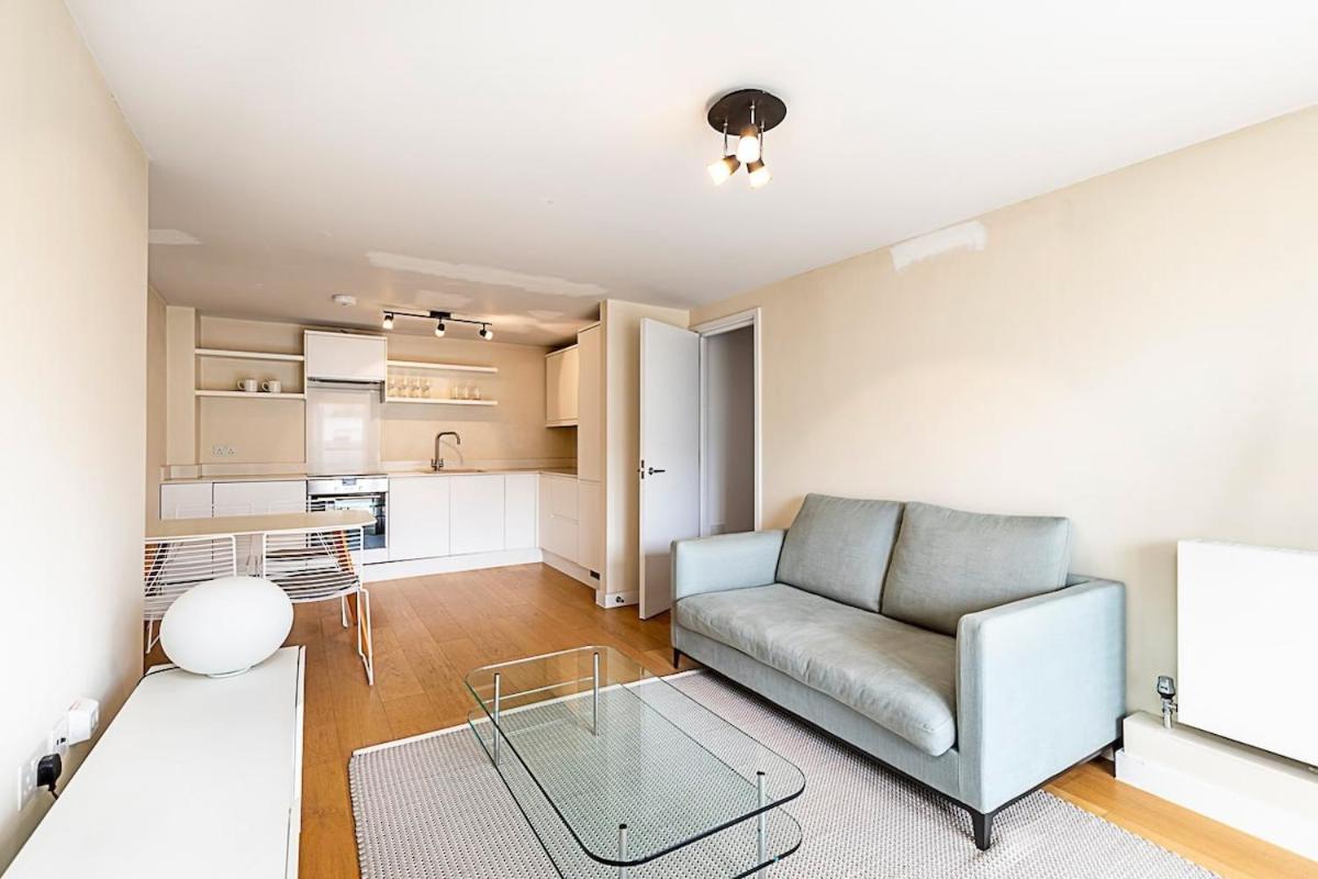 Relay With Balcony * London