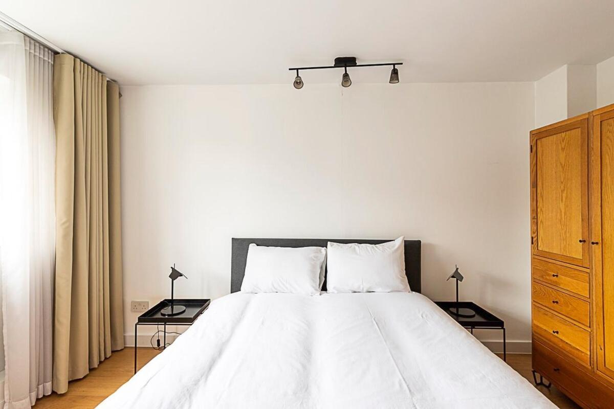 Relay With Balcony * London